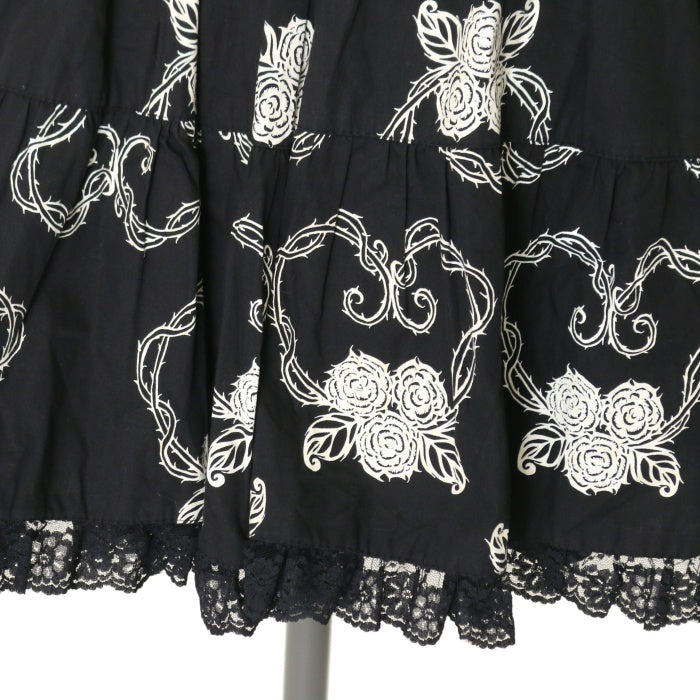 USED】茨柄ジャンパースカート（黒×白） | metamorphose Wunderwelt Online Shop - Gothic &  Lolita Second-hand Clothing